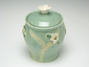 Jar with flower lift
